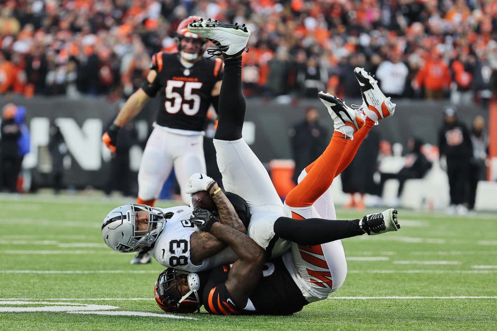 Joe Burrow regresa las emociones a Cincinnati y comanda la victoria 19-26 de los Bengals sobre los Raiders.