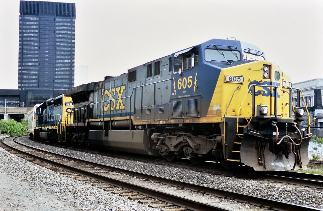 Hombre muere arrollado por un tren de carga en Bergenfield, en un aparente suicido