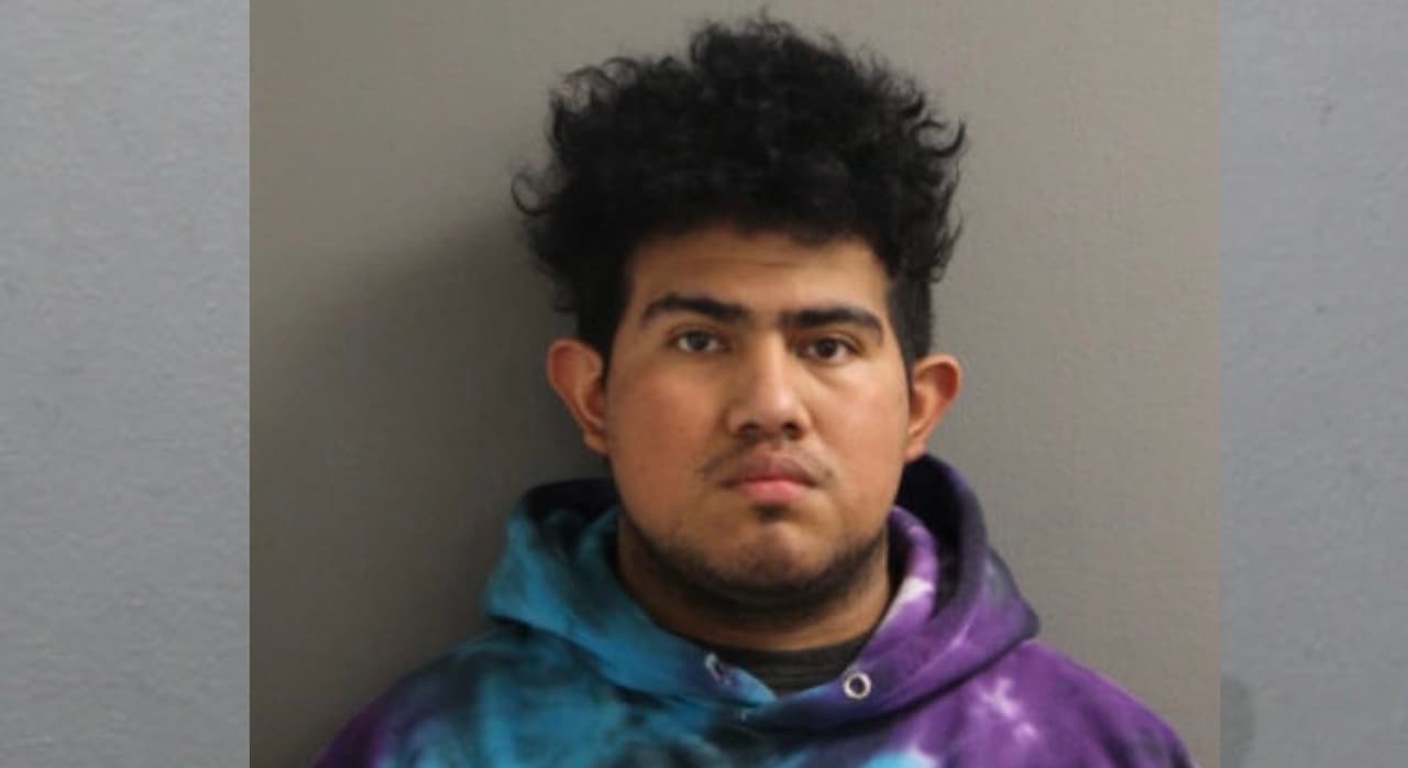 Acusan a joven de 19 años de abusar sexualmente de dos menores de edad en Chicago