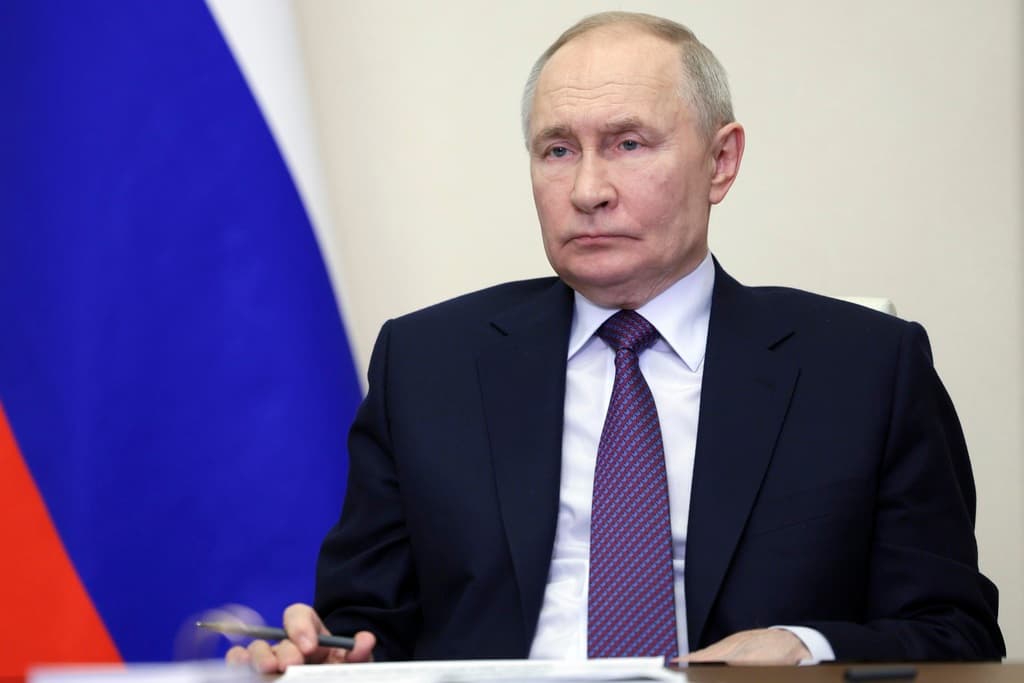 El presidente de Rusia, Vladímir Putin, asiste a una reunión de su gobierno por videoconferencia desde su residencia oficial en Novo-Ogaryovo, a las afueras de Moscú, Rusia, el 23 de enero de 2025. (Gavriil Grigorov, Sputnik, Kremlin Pool Foto vía AP)