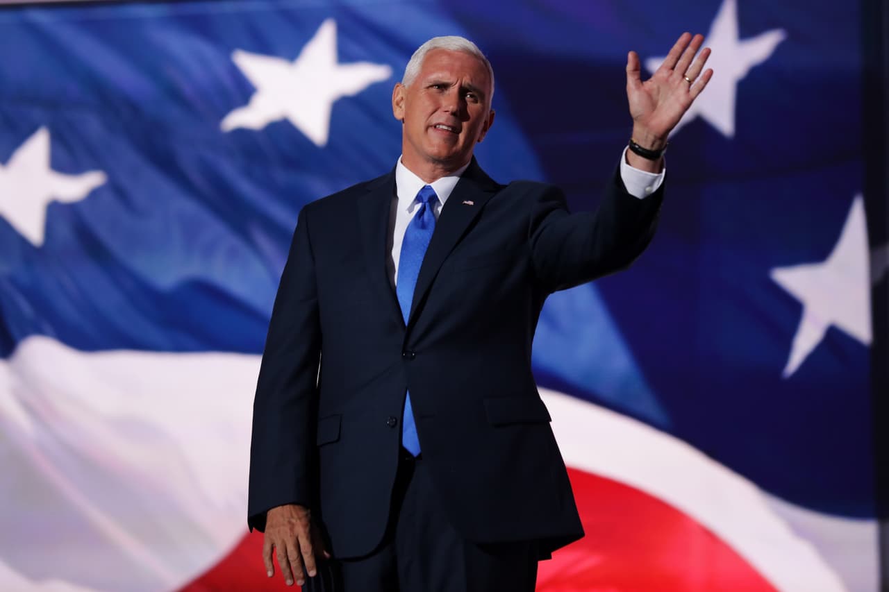 Mike Pence intenta conquistar a los evangélicos en medio de la división del partido
