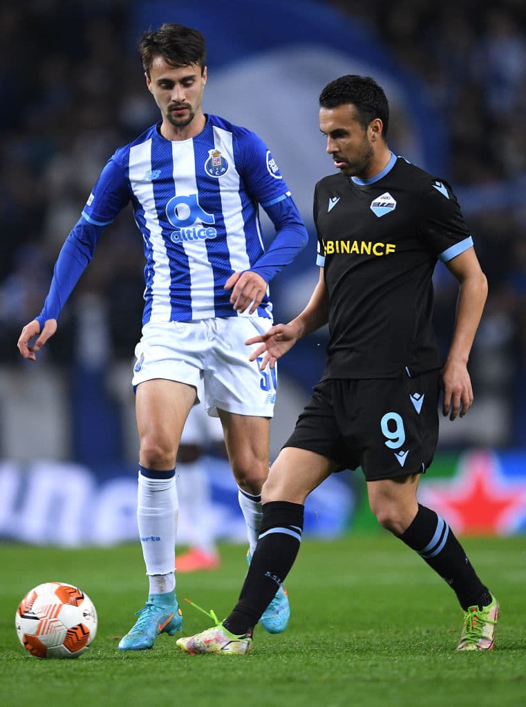 La asombrosa conexión de Joao Mario con Toni Martínez rompe a la defensa del Lille en dos ocasiones, y consiguen la remontada 2-1 sobre el conjunto francés.