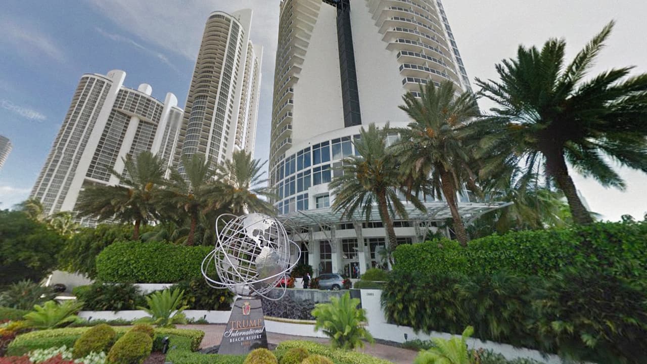 <b>Trump International Beach Resort Miami. Sunny Isles Beach, FL.</b> Este complejo turístico de 31 pisos está ubicado a la orilla del mar en Sunny Isles, al norte de Miami Beach. De las 563 empresas que aparecen en la declaración financiera ante la Comisión Federal de Elecciones del presidente electo, 16 de ellas estan registradas en Florida.