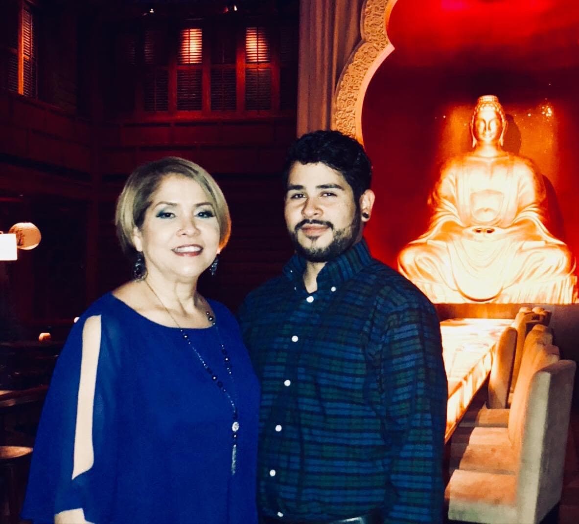 Gracias a su dedicación podemos colarnos en sus hogares a través de la magia de la televisión y Gabriel “Gaby” Rivera es el orgulloso hijo de Delma a quien le decimos un “GRACIAS”. Ese chico es tremendo. 
<br>