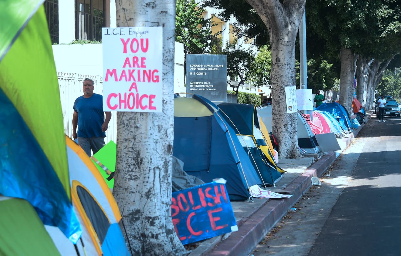 Entre preocupaciones y críticas, Nueva York prepara nuevo refugio para inmigrantes