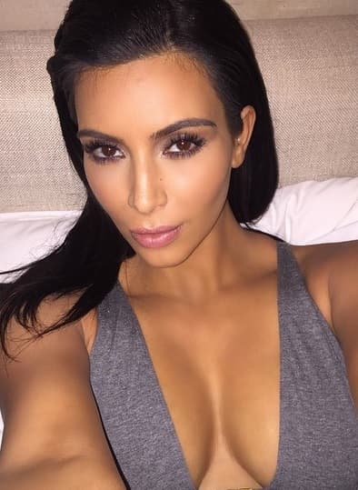 Además de su cuerpecito, Kim tiene unos rasgos muy lindos.