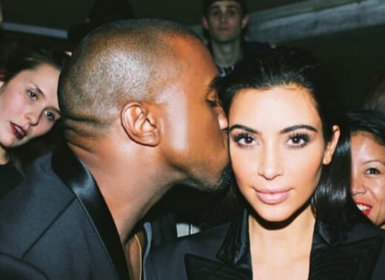 El cantante la adora con el alma y se nota que está rendido a sus pies.