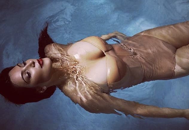 Además de esos ejercicios, Kim complementa su rutina con un aparato que hace cardio, pilates y yoga.