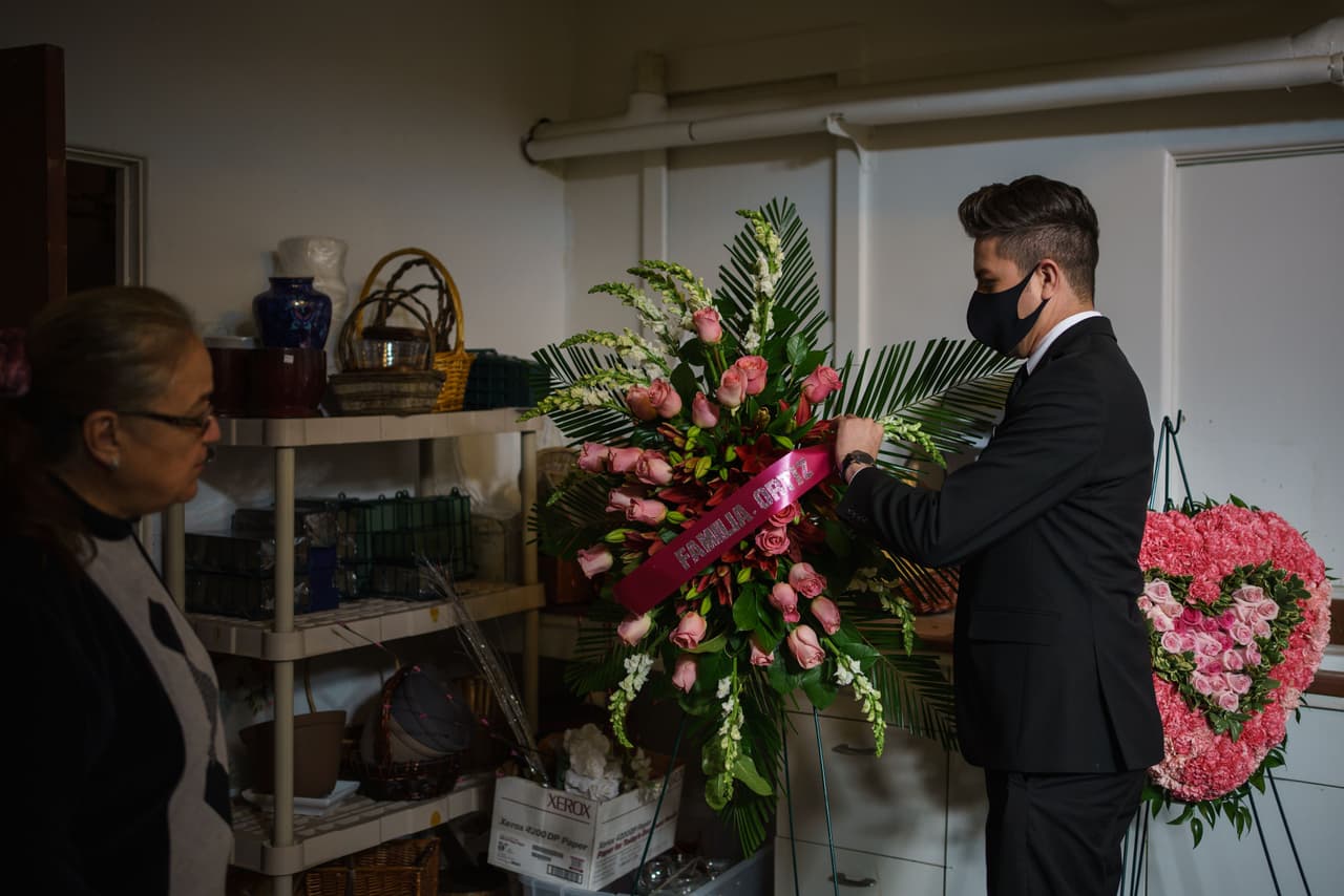 Los familiares de muertos por covid-19 podrán solicitar hasta $7,000 de ayuda para gastos funerarios
