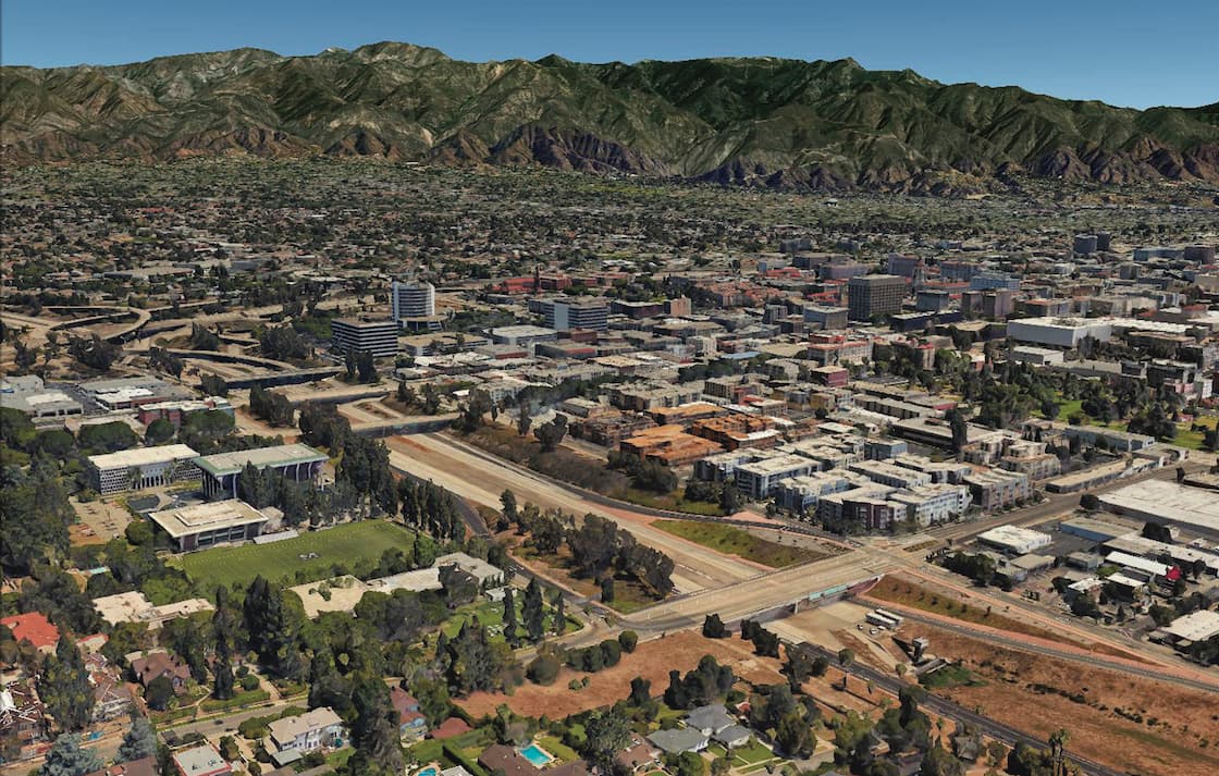 La Ruta 710 en Pasadena, California. Cinco ciudades que la comparten están proponiendo un proyecto de regeneración en la zona.