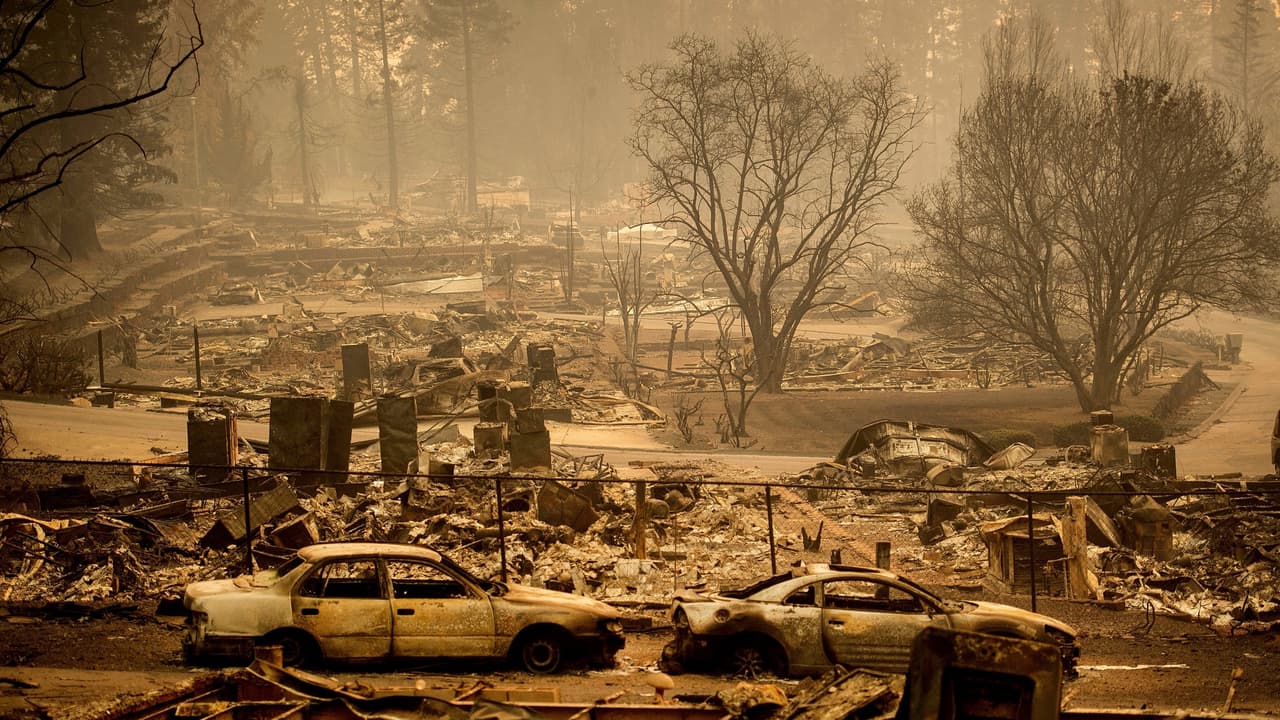Las increíbles cifras de la remoción de escombros del incendio Camp, el más letal en la historia de California