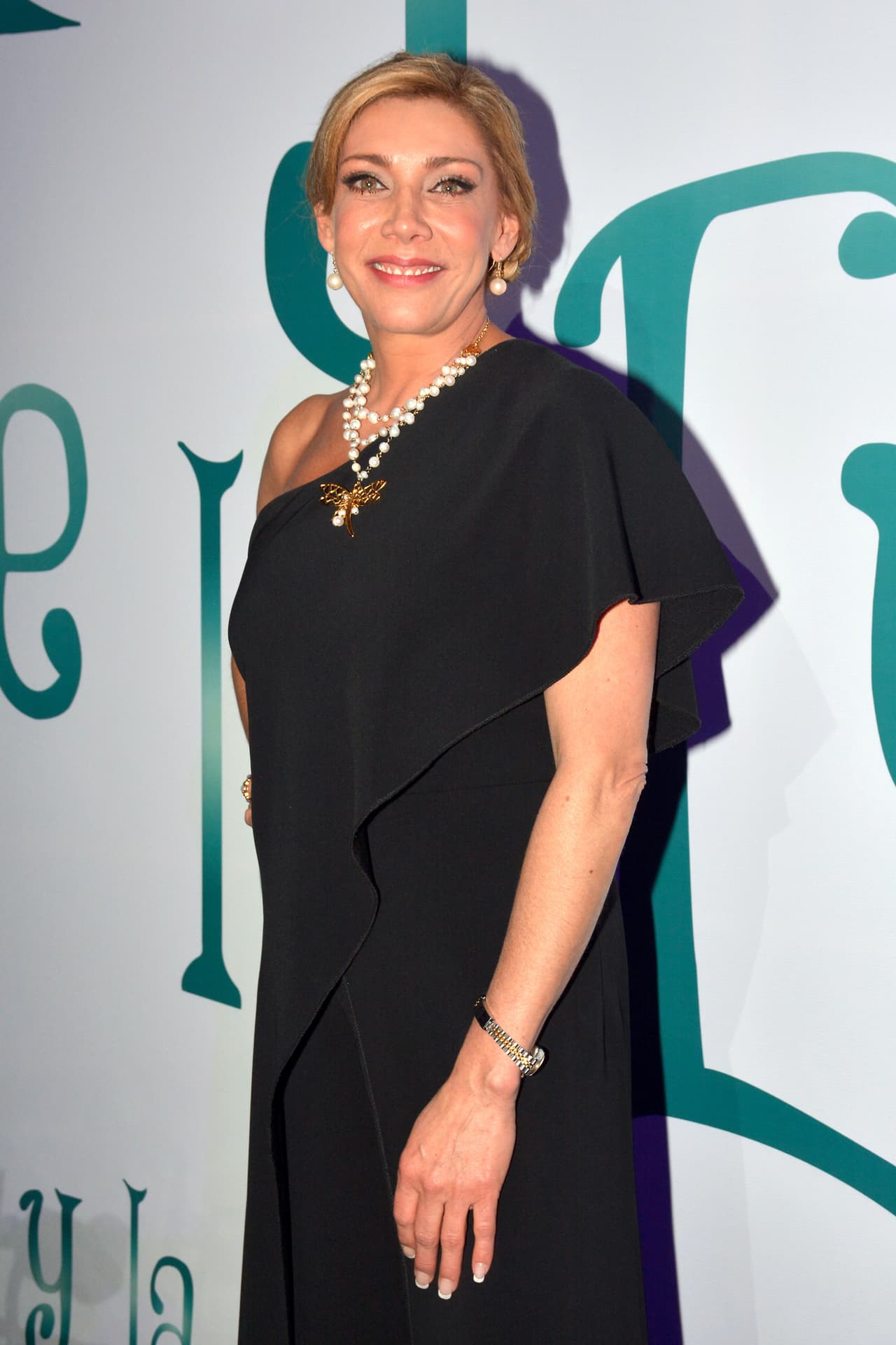 La actriz
<b> </b>es la encargada de la Secretaría de Previsión Social de la ANDA
<b> </b>y, en cumplimiento de sus atribuciones, acudió al hospital para negociar compromisos del sindicato y conocer el estado de salud de los agremiados ingresados.