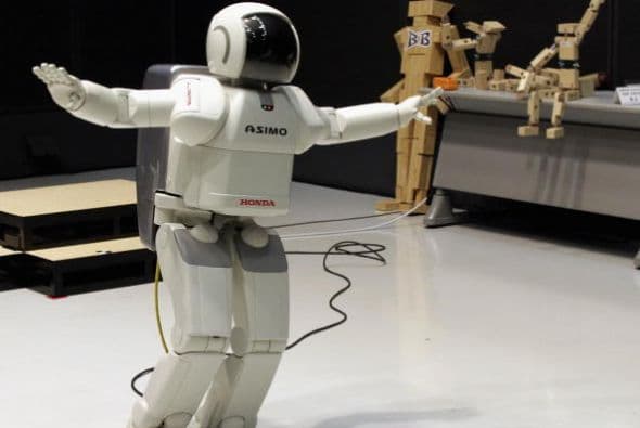 Desde su presentación en el año 2000 hasta este 2014 la Honda ha ido perfeccionando a su robot.