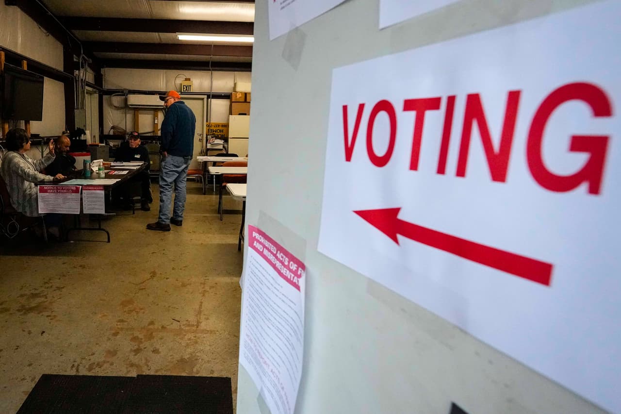 Robert Ward vota en un centro en Cusseta, Alabama, este 5 de marzo del 2024.