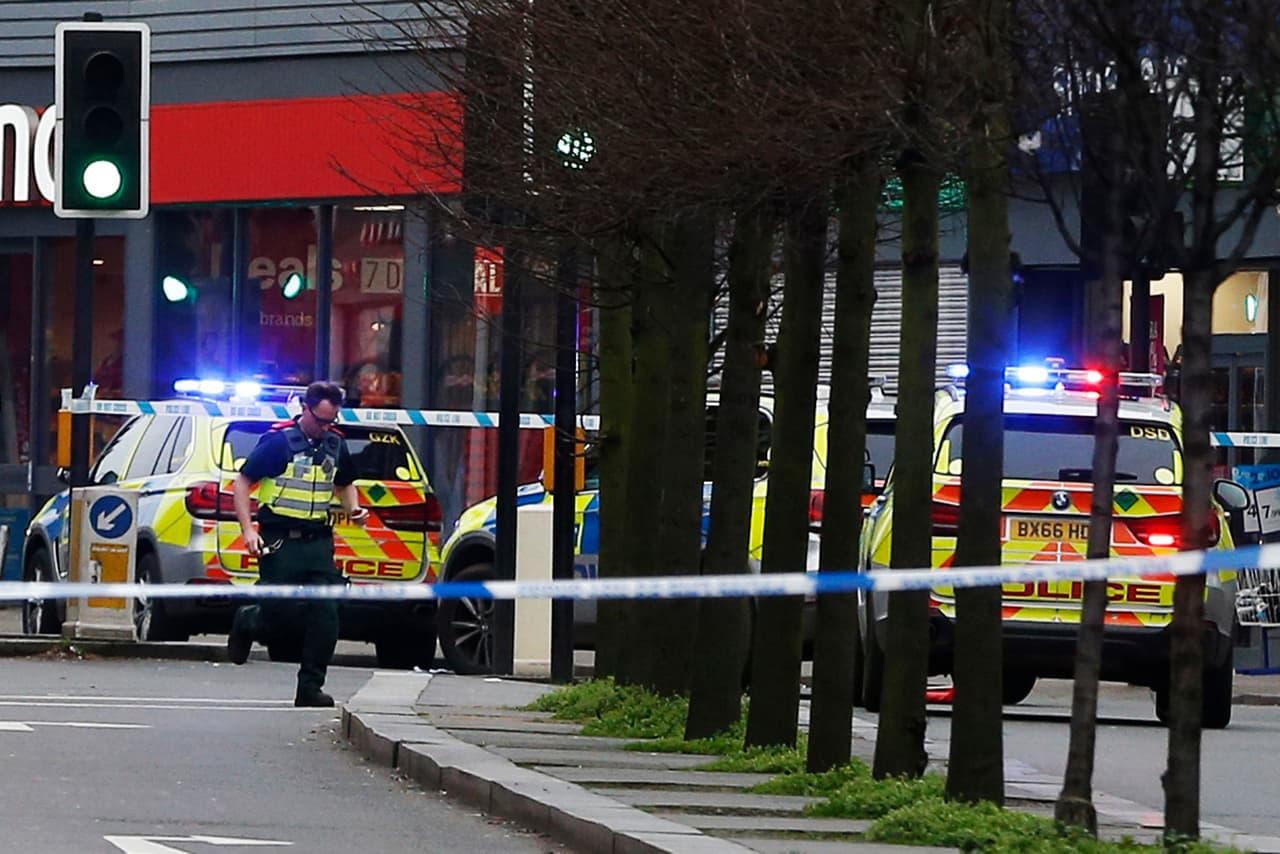 Un hombre apuñala a tres personas en Londres antes de ser abatido por la policía