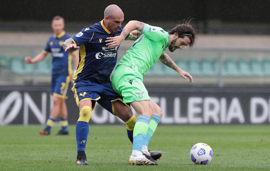 Hellas Verona ve la derrota en casa ante la Lazio con marcador de 0-1 justo al minuto 92, con anotación de Milinkovic-Savic y los de Inzaghi siguen en la pelea por puestos europeos de la Champions League.