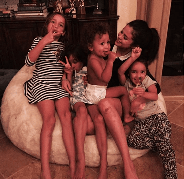 Selena Gomez aprovecha cada momento que puede con su linda familia.