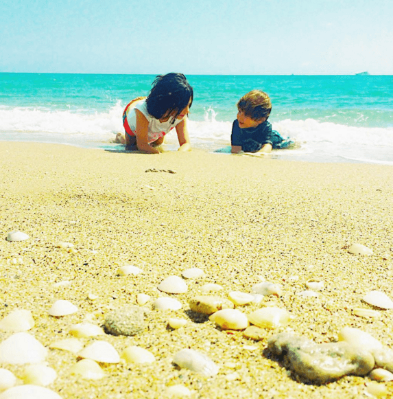 El tiempo con sus hijos es invaluable, así que la bella cantante comparte cada momento con ellos.
