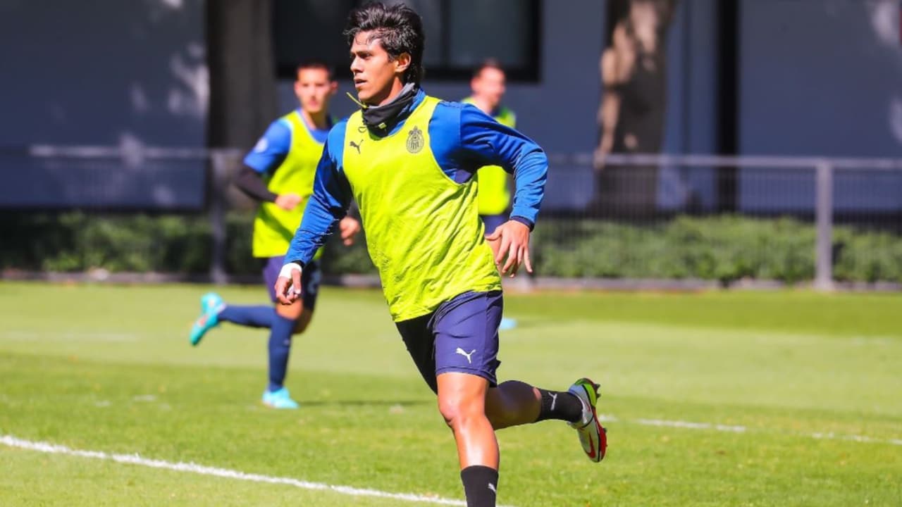 Macías puede sumar sus primeros minutos del torneo ante su exequipo, León.