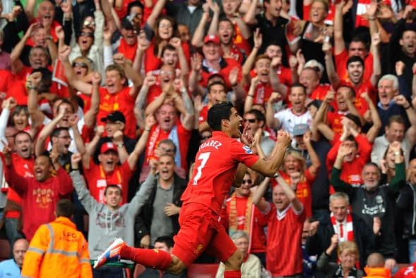 Contraparte Manchester United vs. Liverpool | Ciudades inglesas separadas por apenas unos cuantos kms pero en donde su pasión por un club los enemista. Liverpool solía reinar con múltiples títulos, pero la época de Sir Alex vio al United tomar el trono.