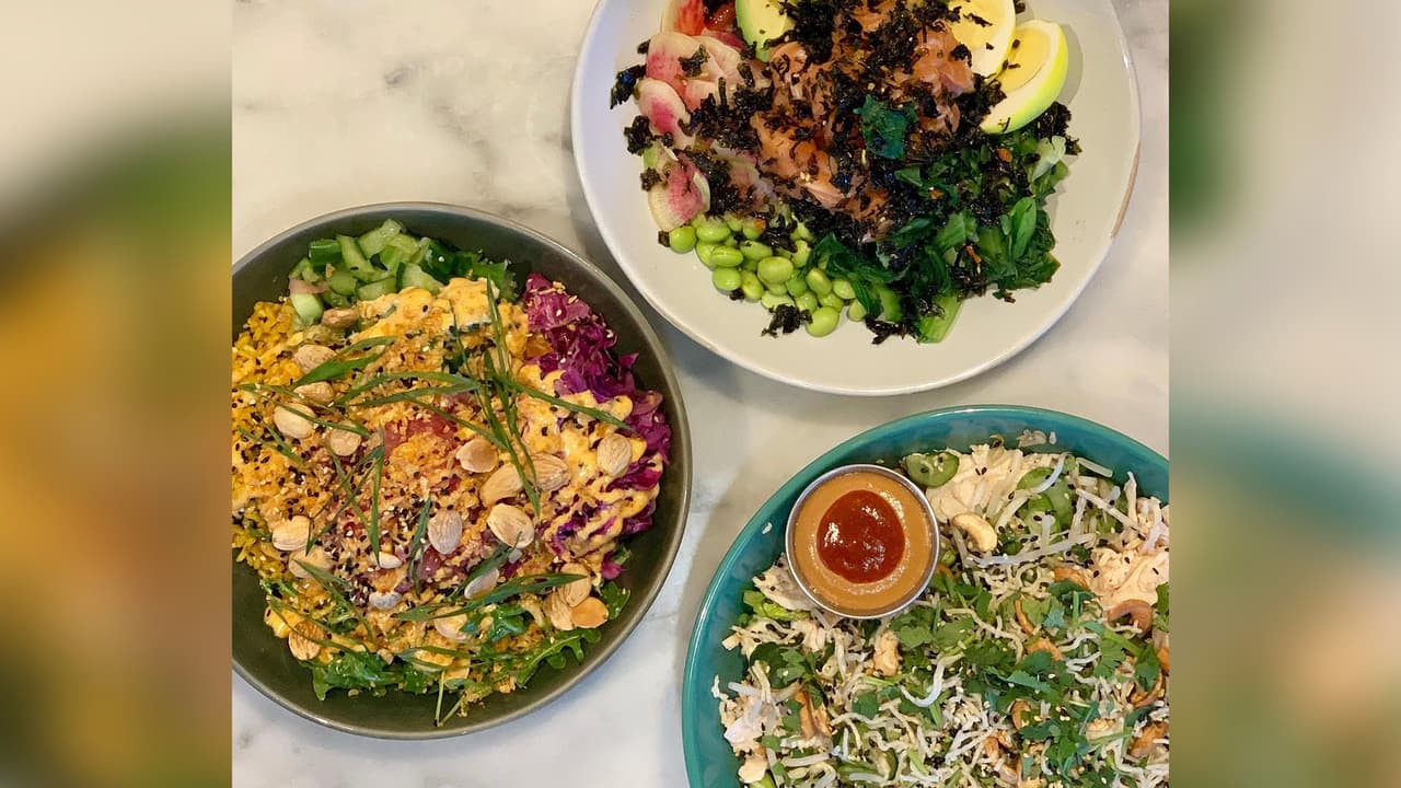 Local Foods es el mejor posicionado en Yelp. Sus locales están en 5 sitios del área de Houston. No solo preparan ensaladas sino también sandwiches. Tienen la opción del delivery.