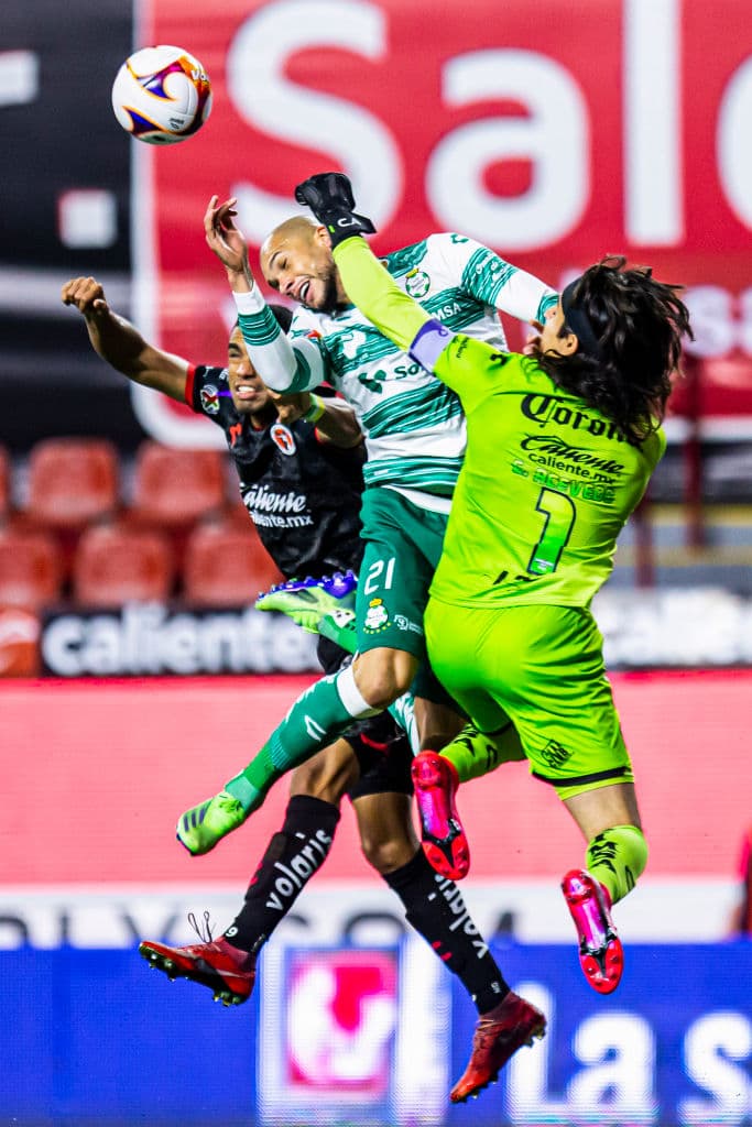 Félix Torres se encarga de marcar el único gol del partido y le da la victoria 0-1 a Santos. Los Guerreros se ponen el tercer lugar (a la espera del resultado del Toluca) y Xolos cae a la novena posición (a la espera del resultado de Chivas).