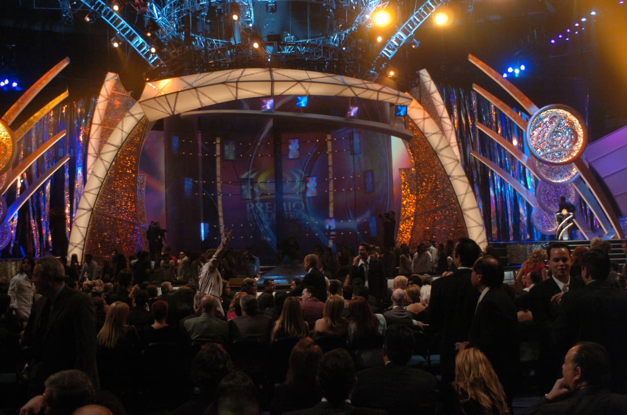 En 2003 se cumplieron quince años del nacimiento del premio que nació con la intensión de celebrar y honrar los éxitos de la música latina en Estados Unidos. El programa se transmitió en vivo gracias a Univision en Estados Unidos y países de habla hispana.