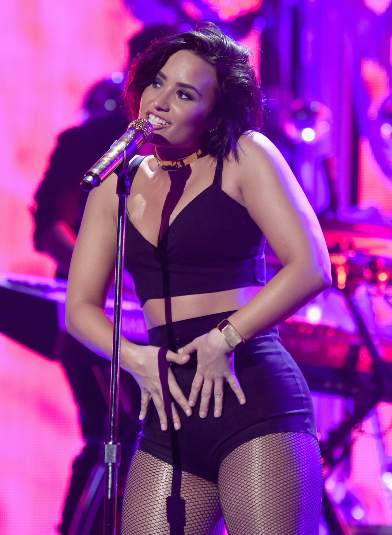 Claro, lo más destacado de esta mujer, además de sus curvas, es su tremendo talento.