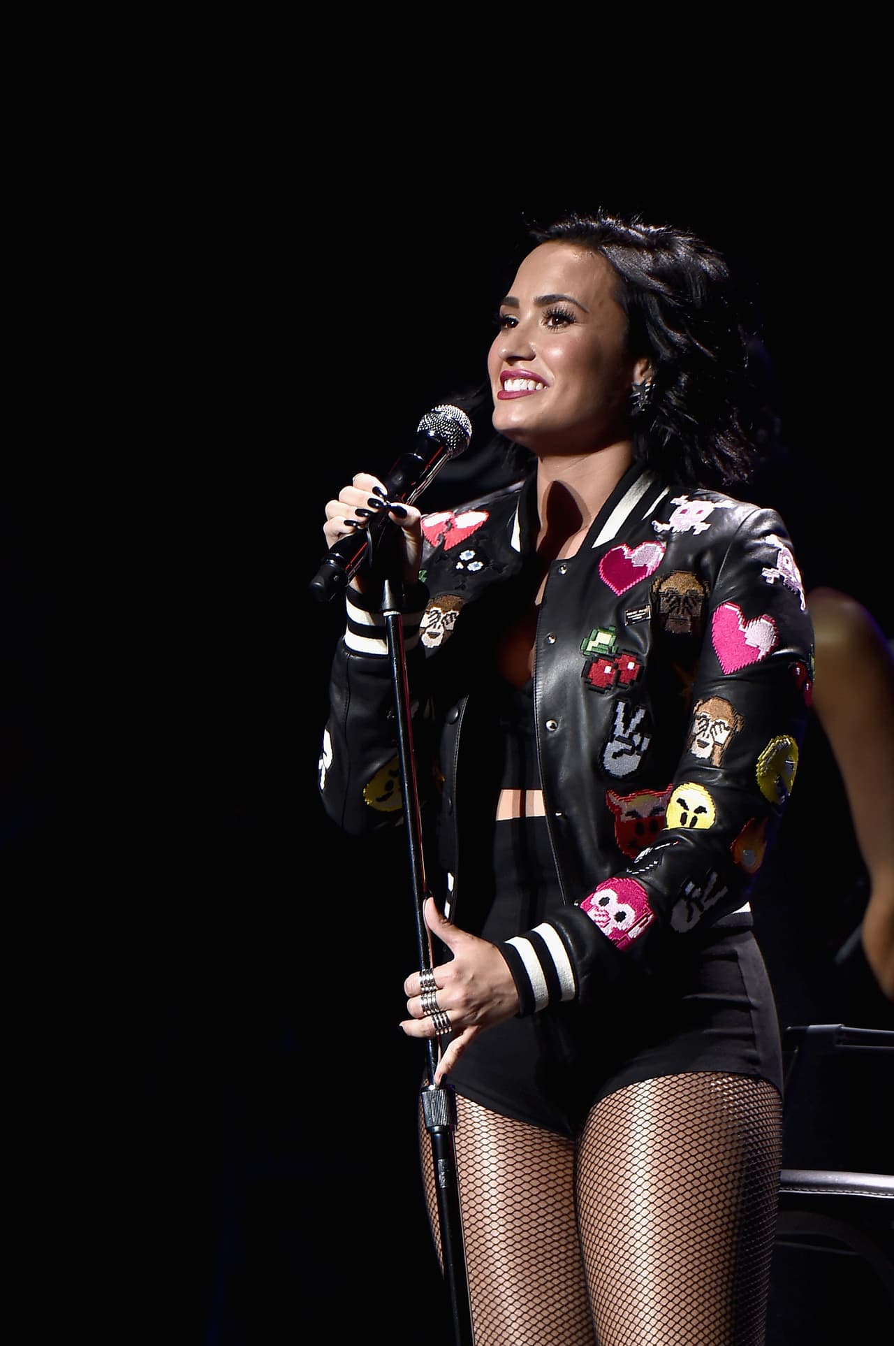 Parece que Demi se siente súper cómoda con los hot pants, ya que se han vuelto un básico de sus atuendos.