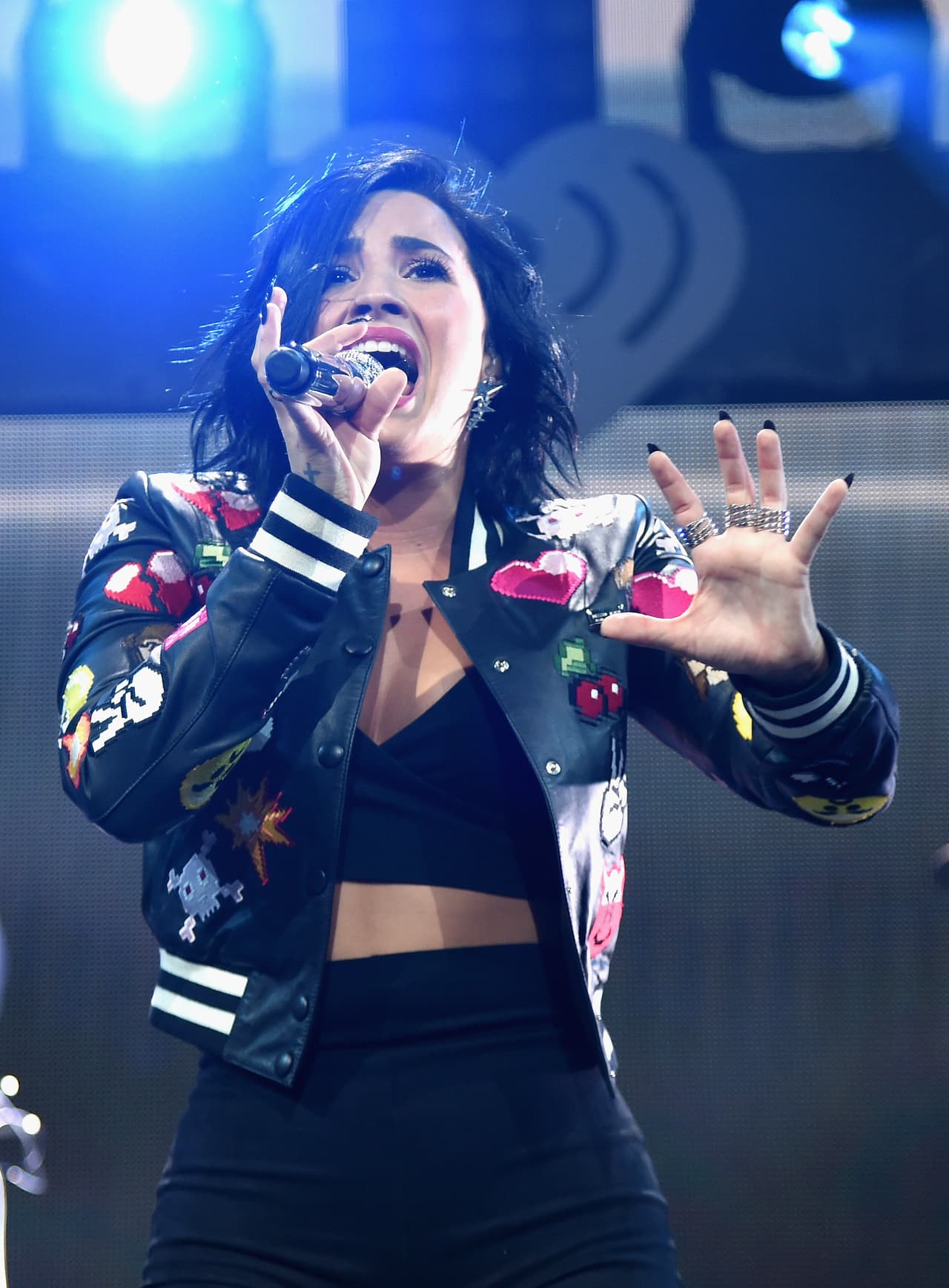 Un top muy revelador que le queda súper hot.