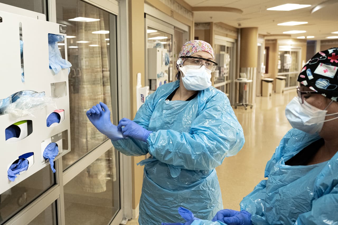 Hasta ahora el mes en el que más muertes se han presentado en Florida desde el inicio de la pandemia ha sido agosto del 2021, con 8,600 decesos confirmados. 
<br>