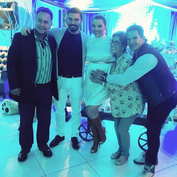 Entre los famosos que asistieron estuvieron el productor Nicando Díaz y Julio Camejo.