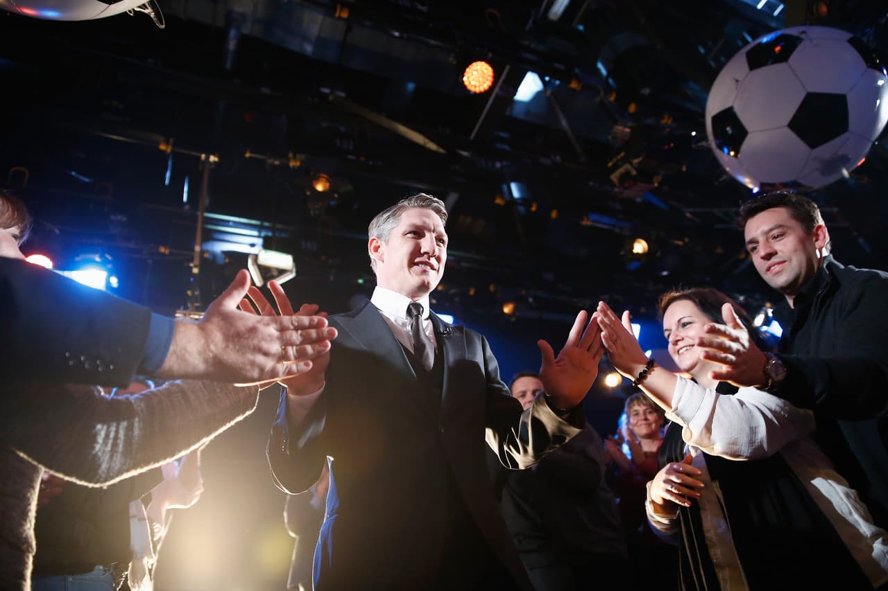 El mediocampista alemán ha sorprendido al mundo futbolístico con el anuncio de su retiro del futbol.