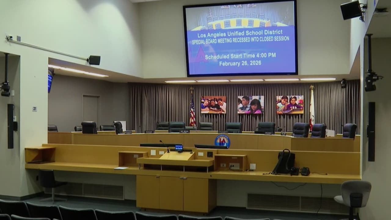 Junta de Educación de LA evalúa futuro del superintendente tras allanamientos del FBI