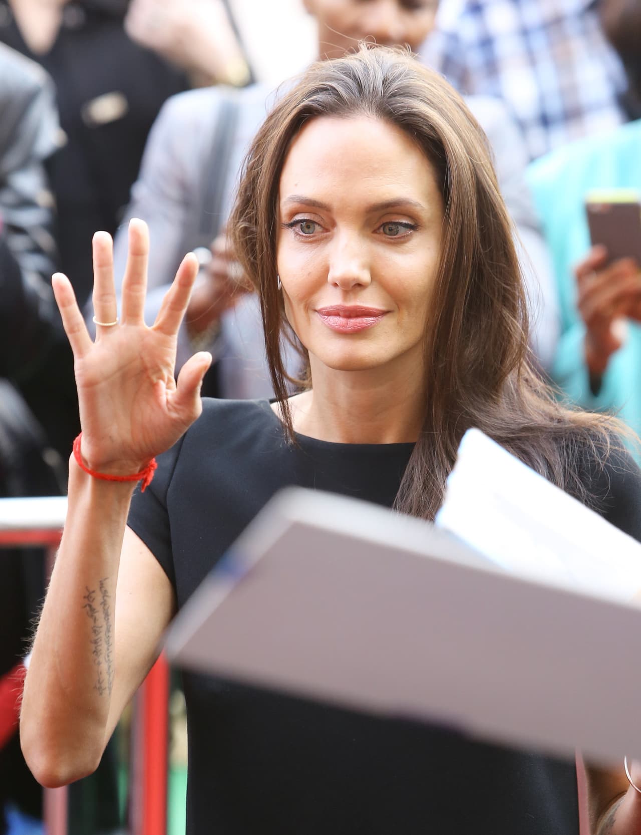 Aunque en esta ocasión algo más que su atuendo llamó la atención de las cámaras.