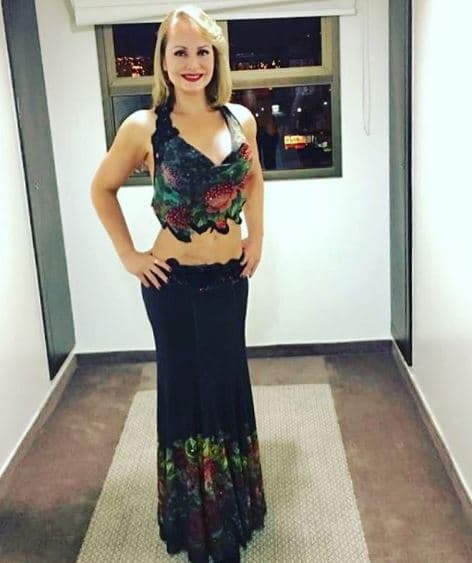 "[...] Yo sí evoluciono, yo sí me truqueo. Estoy en la vanguardia del maquillaje, de las cremas. Soy una mujer que estudia, que se saca partido, que se arregla muy bien y que sabe de maquillaje, química, cosmetología, cremas... No sé, perdón por evolucionar naturalmente [...]", indicó.