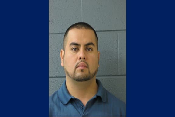 Arnoldo Jiménez o Arnoldo Rochel Jiménez es buscado por el presunto asesinato de su esposa el 12 de mayo de 2012, el día después de su boda. Supuestamente la apuñaló hasta la muerte en su Maserati negro 2006 de cuatro puertas, y luego arrastró su cuerpo hasta la bañera del baño de su apartamento en Burbank, Illinois. Es posible que Jiménez haya huido a Durango, México, específicamente a la zona de Santiago Papasquiaro. También puede frecuentar Reynosa, Tamaulipas, México. Anteriormente residió en Chicago, Illinois. El FBI ofrece una recompensa de hasta $100,000 por información que conduzca a su arresto.