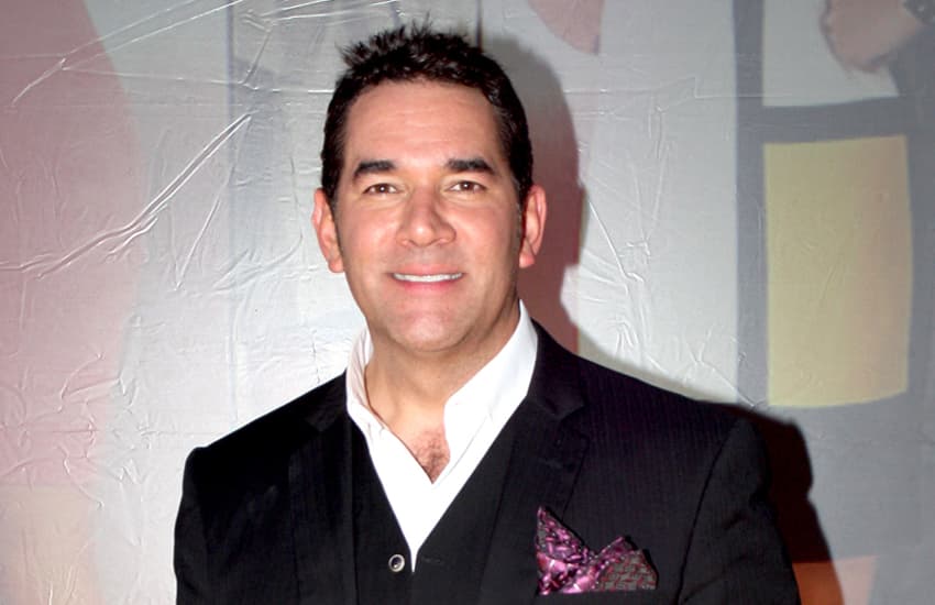 Es un hombre poderoso y muy inteligente para los negocios.