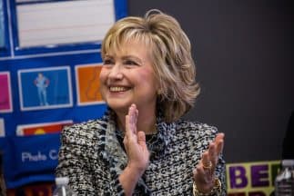 Hillary Clinton impulsa la adquisición de vocabulario en familias hispanas