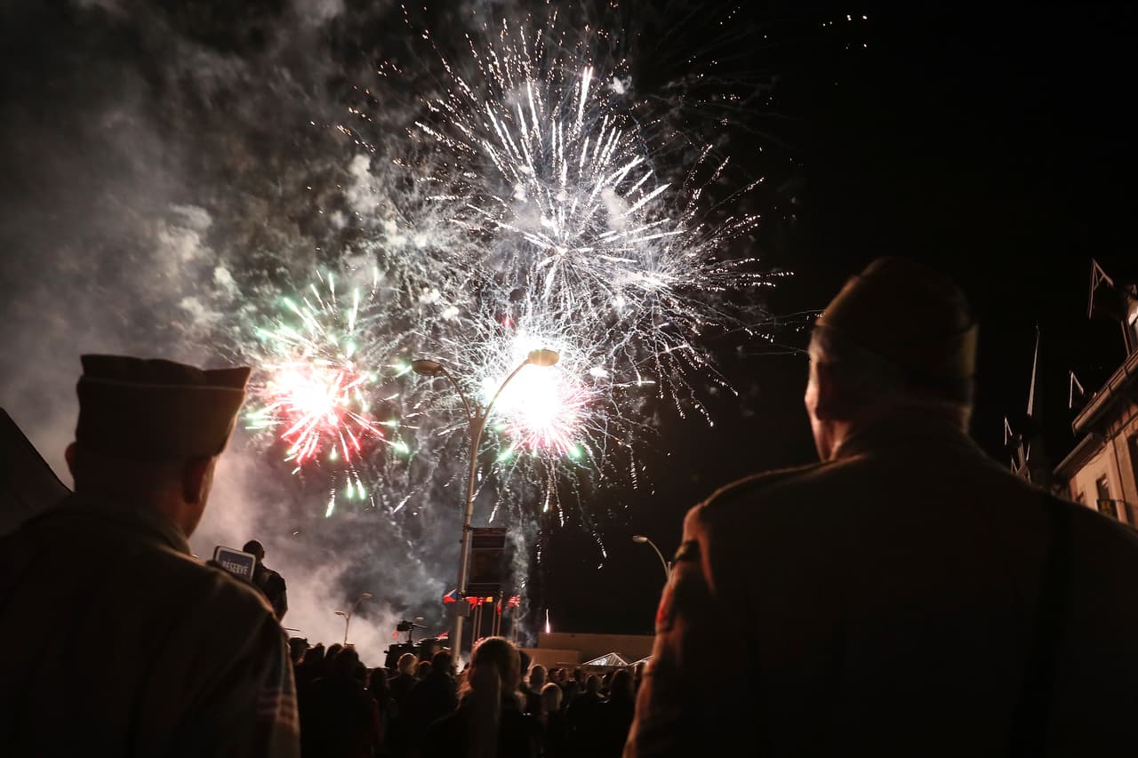 <b>Oroville (aeropuerto)</b>
<br>Cuándo: 30 minutos después del atardecer
<br>Dónde: Aeropuerto de Oroville, con buenas vistas desde Riverbend Park y Nelson Avenue Sports Complex
<br>Precio: 
<a href="https://www.facebook.com/events/707983796692480/" target="_blank">Gratis</a>