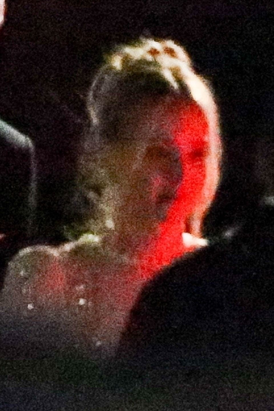 El vestido que usó la actriz de 29 años era Dior, según dijo una fuente a 
<a href="https://people.com/movies/jennifer-lawrence-cooke-maroney-married/" target="_blank">People</a>.