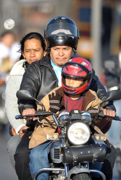 La decisión ministerial, fue publicada el viernes pasado en Diario de Centro América (oficial), fue adoptada porque la caravana constituye "una tradición de fervor religioso y un movimiento que recoge manifestaciones sociales, culturales y económicas". La peregrinación, que este sábado cumple medio siglo, moviliza cada año a miles de motociclistas, quienes pagan una cuota que es destinada a la compra de útiles y mobiliario que luego son donados a escuelas públicas pobres.