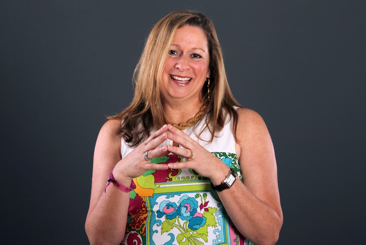 <b>Abigail E. Disney.</b> Es una documentalista especializada en temas sociales, filántropa, activista y sobrina-nieta de Walt Disney. Creó la Fundación Daphne, una institución que apoya a organizaciones que asisten a comunidades pobres en EEUU. “Estamos escribiendo para pedir a todos los candidatos a presidente, ya sean republicanos o demócratas, que apoyen un impuesto moderado a la riqueza sobre la fortuna de la décima parte más rica del 1% más rico de los estadounidenses, sobre nosotros", 
<a href="https://medium.com/@letterforawealthtax/an-open-letter-to-the-2020-presidential-candidates-its-time-to-tax-us-more-6eb3a548b2fe" target="_blank">se lee en la misiva firmada por 19 personas y publicada en medium.com. </a>