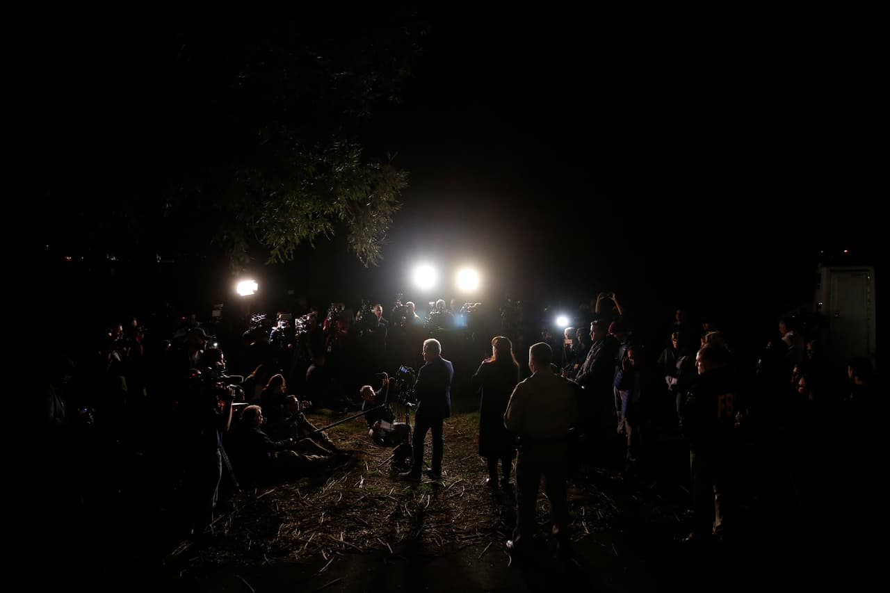 Durante casi ocho horas agentes de diferentes agencias del orden intentaron contactar sin éxito al sospechoso, un veterano exresidente de ese centro que había sido expulsado de allí recientemente.