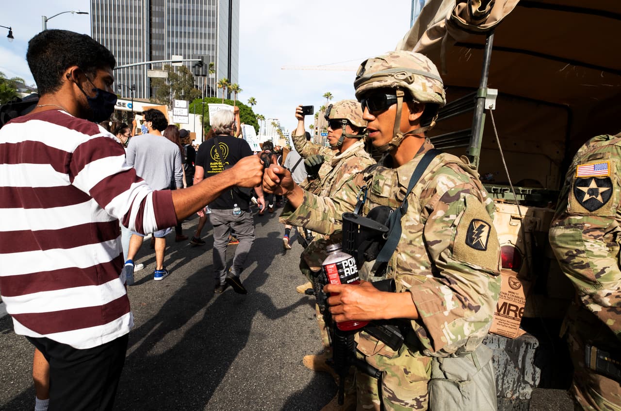 Si bien los enfrentamientos aumentaron la tensión en las calles durante las protestas, el encuentro entre tropas de la Guardia Nacional y los manifestantes también está presente.