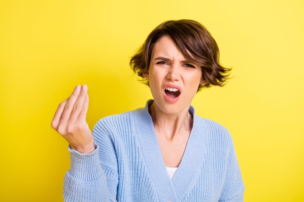 Hay un aviso, después del día 18 cuando rige Piscis, en que tiendes a estar muy susceptible, tomándote a pecho las cosas que te digan, así que antes de decir algo emocionalmente piénsalo dos veces y no te arrepentirás. De esa forma, tendrás un mes estupendo.