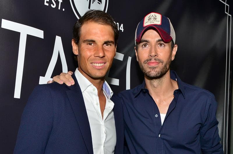 Rafael Nadal y Enrique Iglesias representaron a sus otros socios en la apertura de Tatel, en Miami.