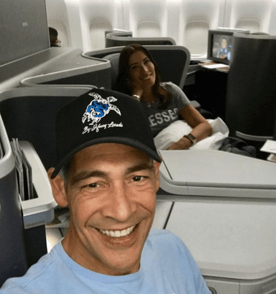 Hace tan solo unos días, Johnny Lozada y su esposa Sandra compartieron esta fotografía donde contaban que estaban listos para una escapadita romántica.