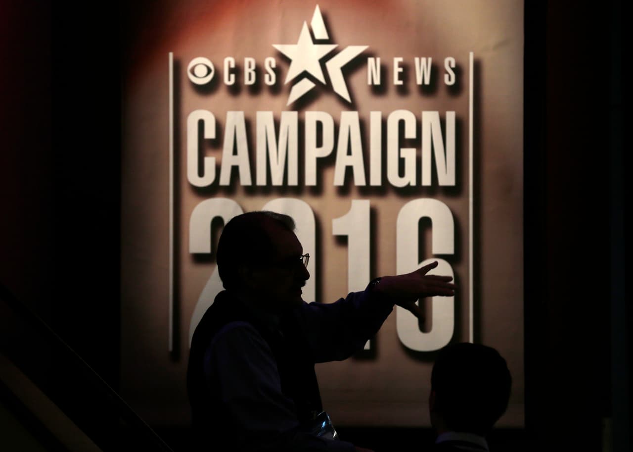 París pone el foco sobre Hillary Clinton en el debate demócrata de Iowa