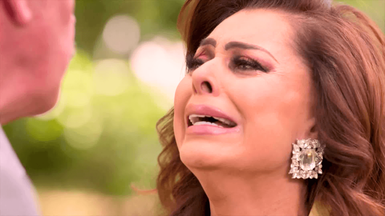 Carolina le implora a Ramiro que deje a Romina | Los Hilos del Pasado | Capítulo 59